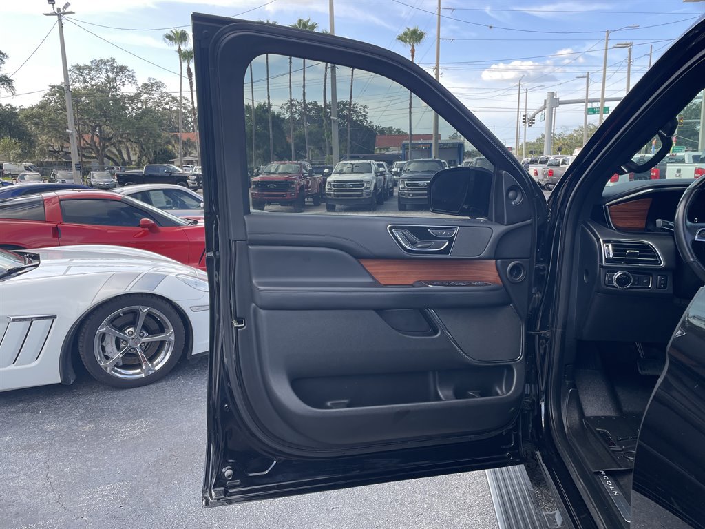 Used 2019 Lincoln Navigator L Select AWD/4WD image 48