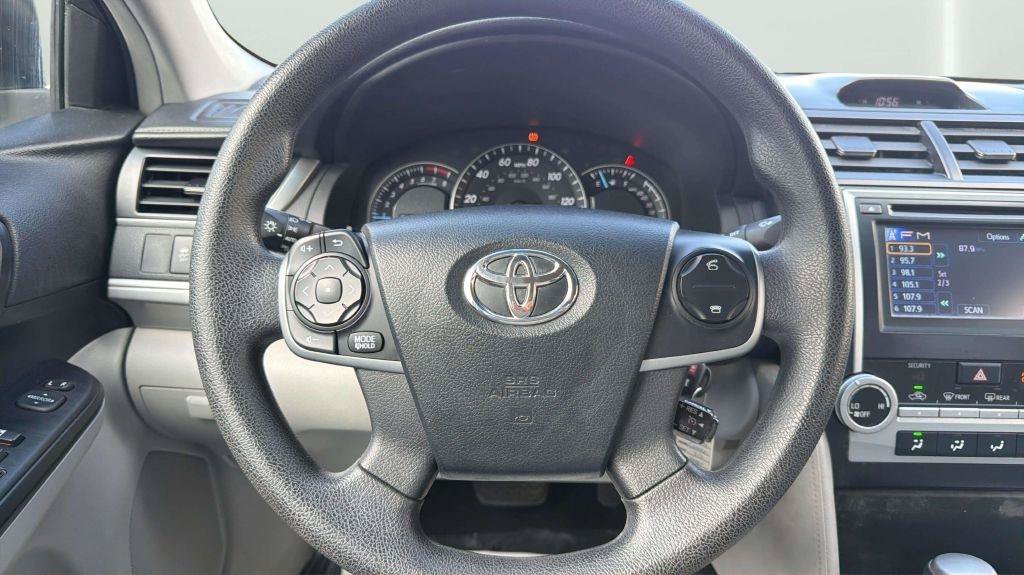 Used 2013 Toyota Camry LE FWD image 23