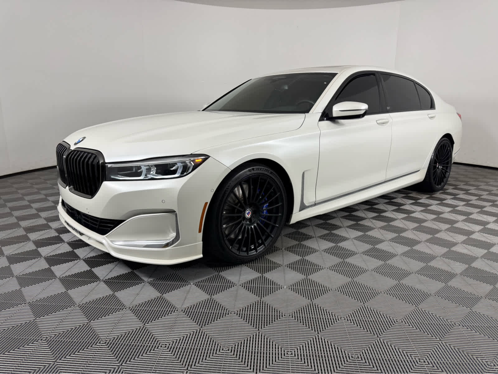 Certified 2022 BMW ALPINA B7 xDrive w/ Luxury Rear Seating Package image 7