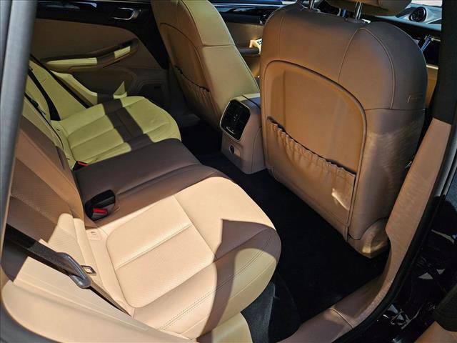 Used 2024 Porsche Macan AWD/4WD image 20