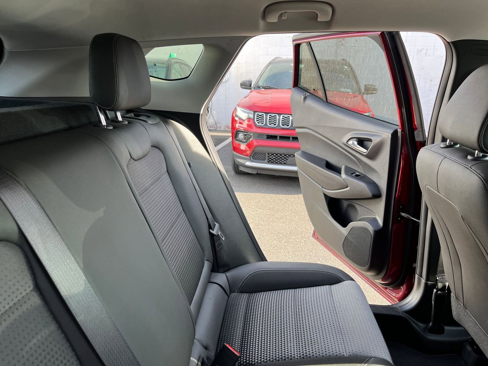 Used 2025 Chevrolet Trax LT w/ LT Convenience Package image 36