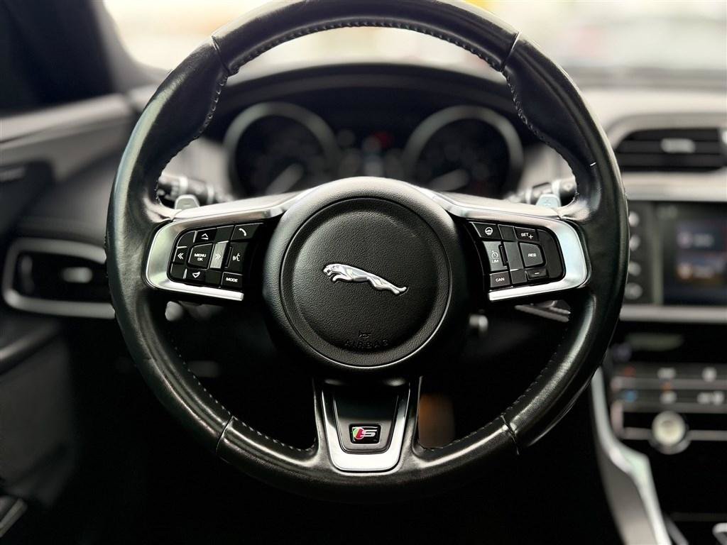 Used 2018 Jaguar XE S AWD/4WD image 36