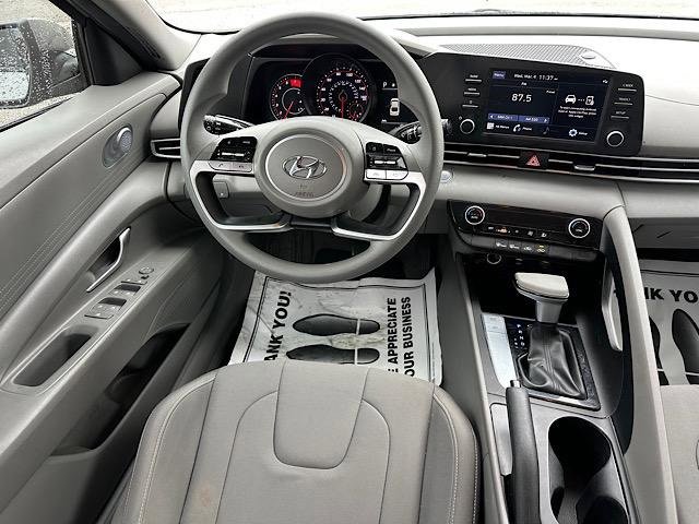 Used 2023 Hyundai Elantra SEL image 18