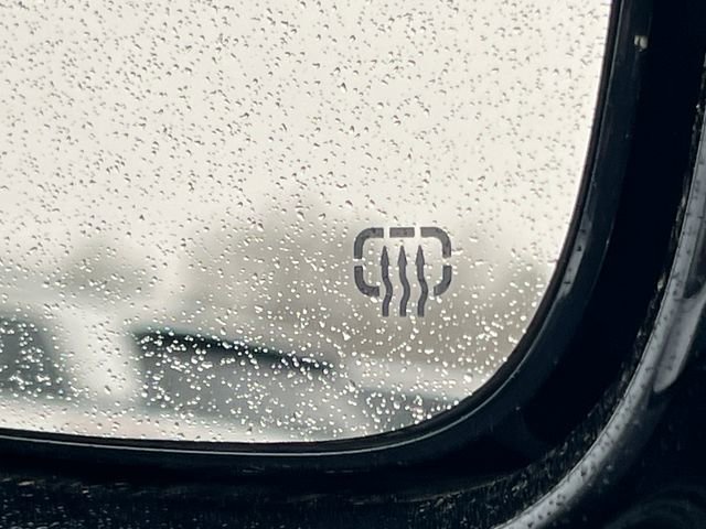 Used 2025 Chrysler Pacifica Select image 41