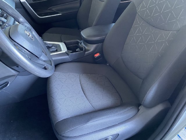 Used 2021 Toyota RAV4 XLE AWD/4WD image 21