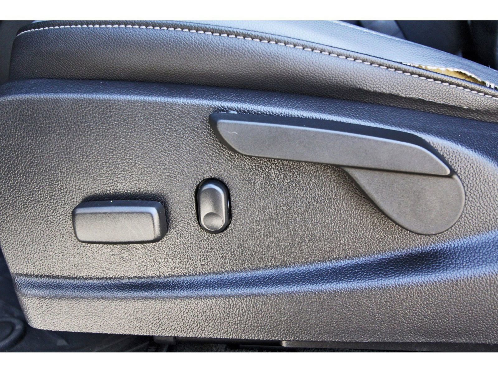 Used 2018 Chevrolet Colorado Z71 w/ Centennial Edition image 29