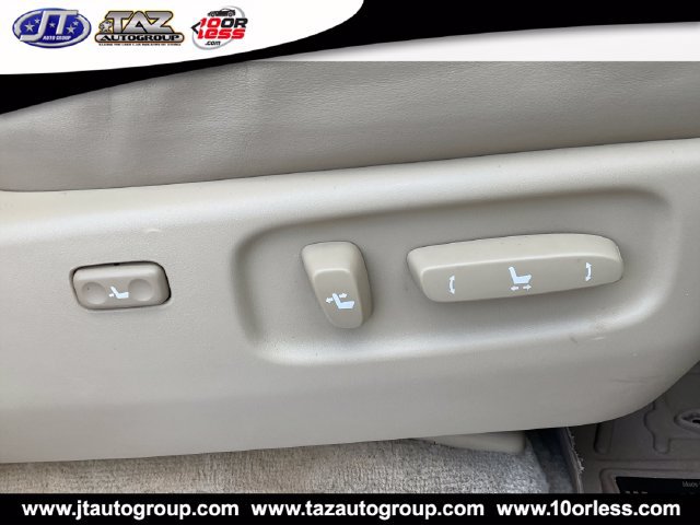 Used 2011 Lexus LX 570 4WD w/ Luxury Pkg image 16
