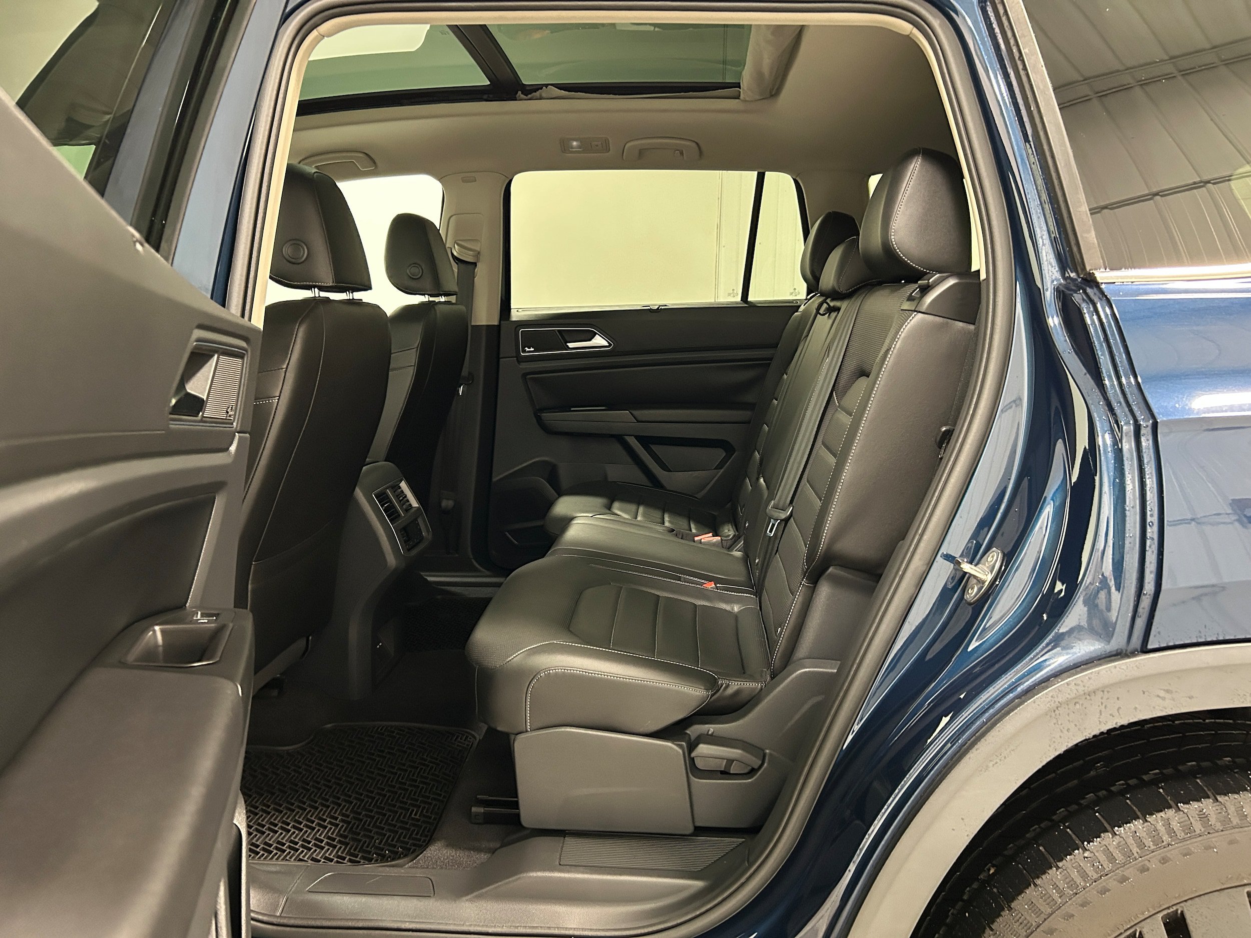 Used 2019 Volkswagen Atlas SEL Premium AWD/4WD image 28