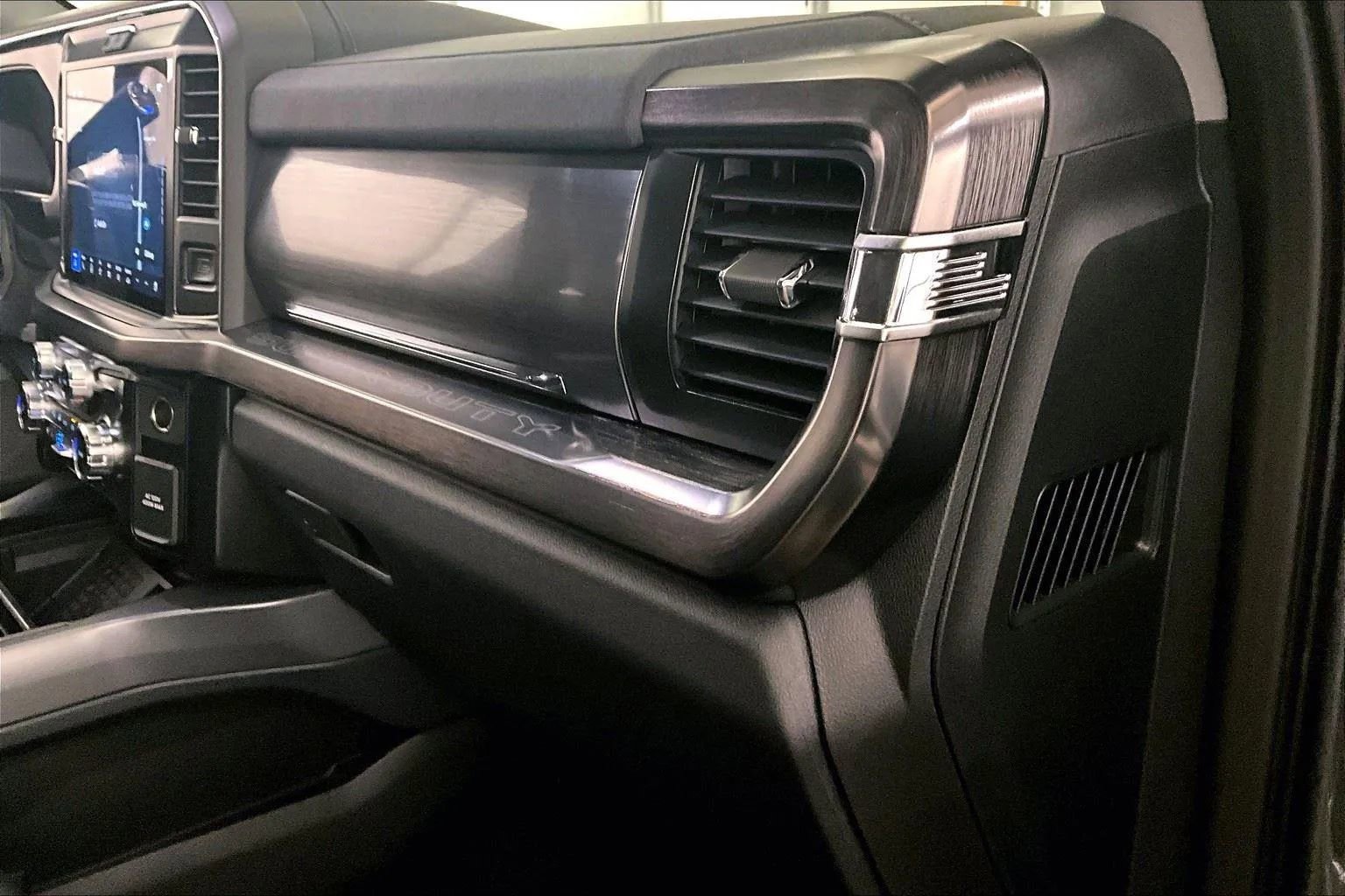 New 2026 Ford F250 Lariat w/ Black Appearance Package image 15