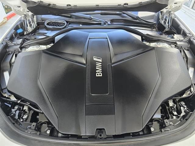 Used 2024 BMW i7 xDrive60 image 32