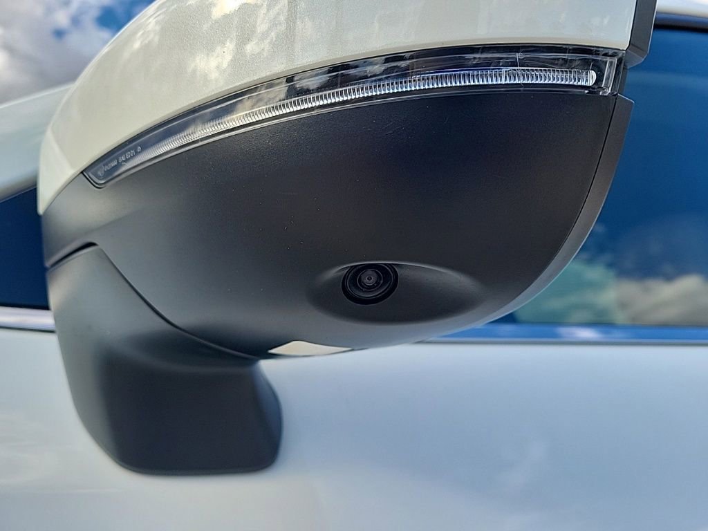 Used 2023 Nissan Pathfinder Platinum w/ Cargo Package image 9