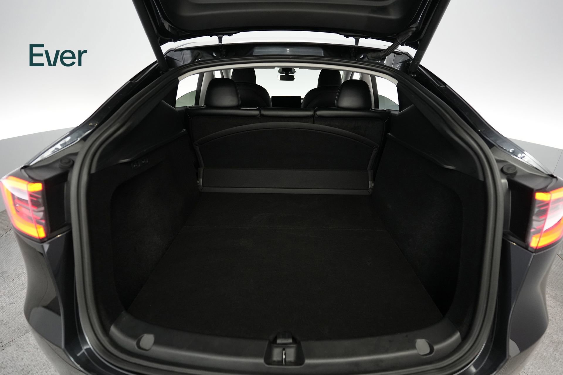 Used 2025 Tesla Model Y Performance image 8