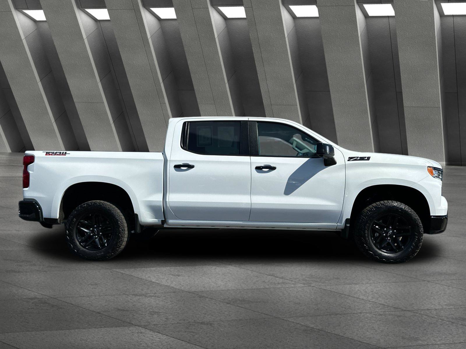 Used 2023 Chevrolet Silverado 1500 LT Trail Boss w/ LT Trail Boss Premium Package AWD/4WD image 3