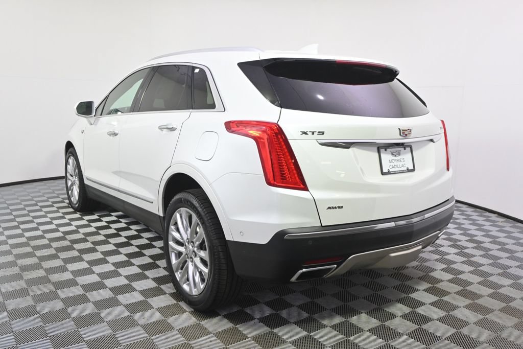 Used 2017 Cadillac XT5 Platinum w/ Driver Assist Package AWD/4WD image 4