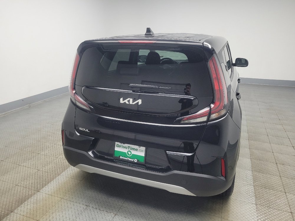 Used 2023 Kia Soul LX image 7