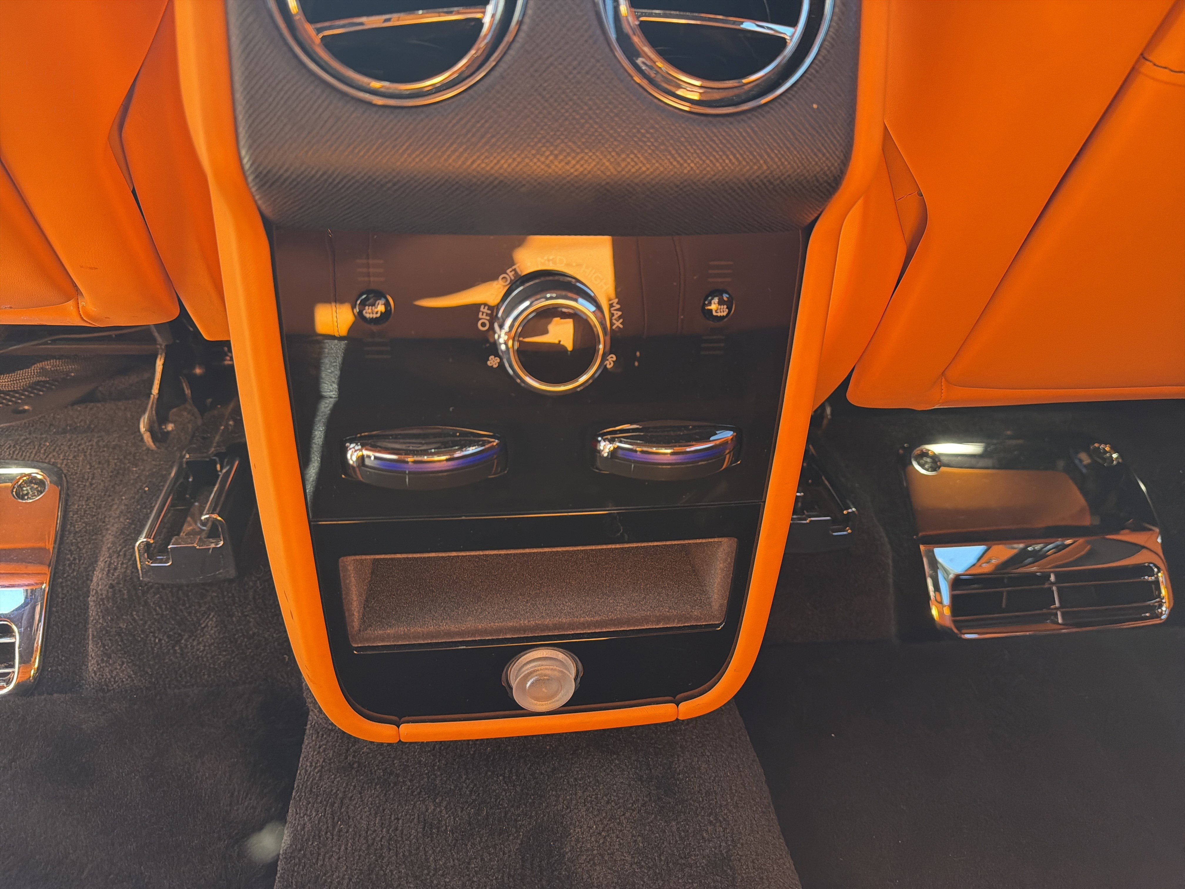 Used 2024 Rolls-Royce Cullinan w/ Dark Exterior Package image 41