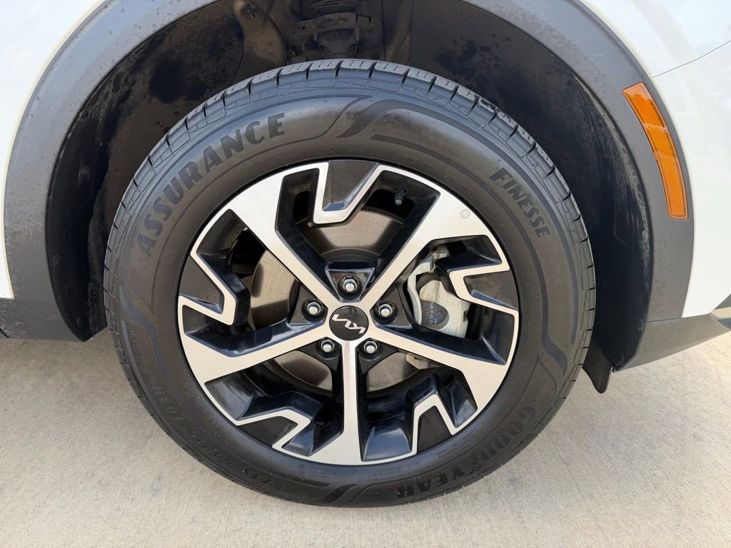 Used 2023 Kia Sportage EX image 8