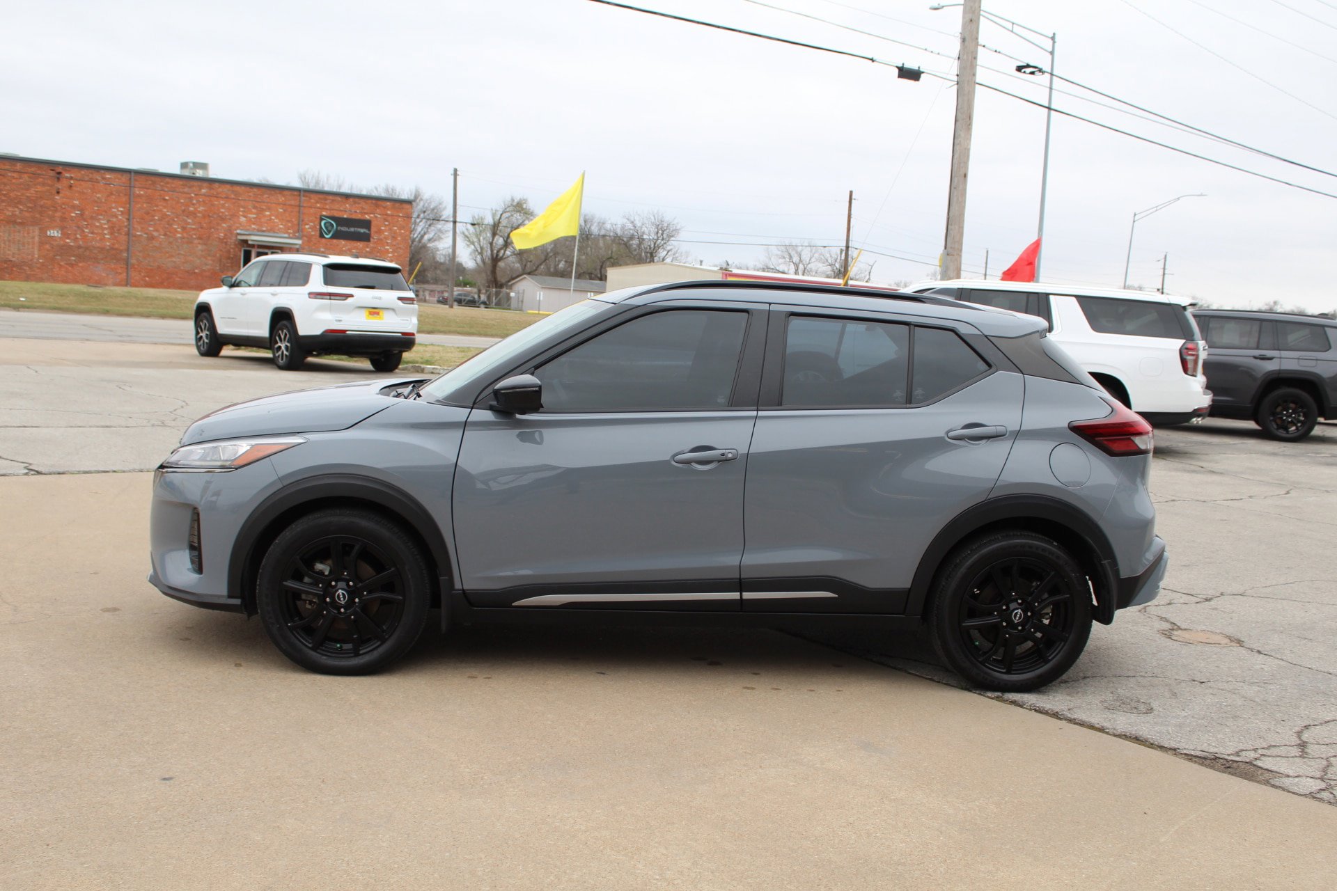Used 2024 Nissan Kicks SR w/ SR Premium Package image 9