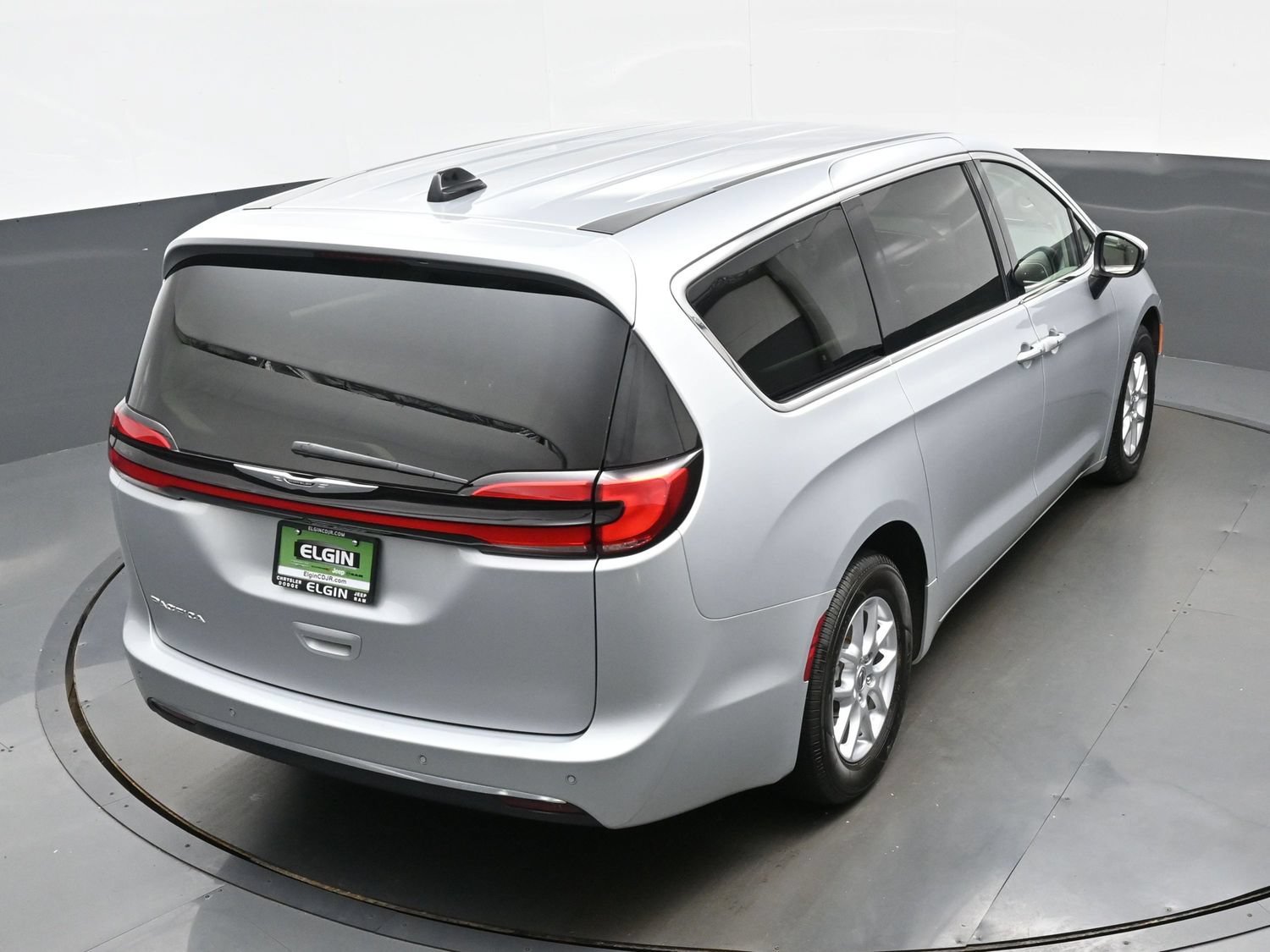Used 2023 Chrysler Pacifica Touring-L FWD image 41