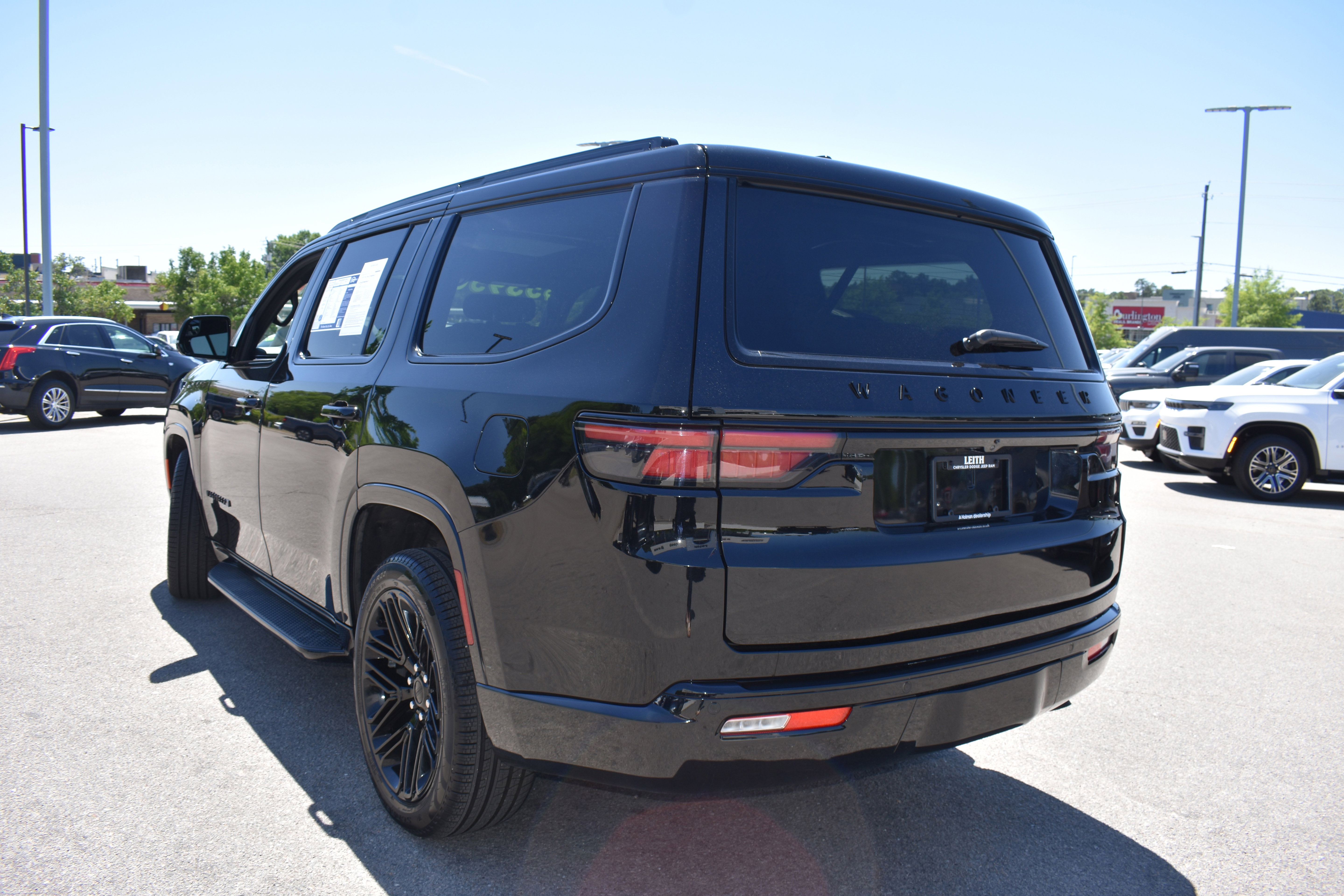 Used 2024 Jeep Wagoneer Series II AWD/4WD image 7