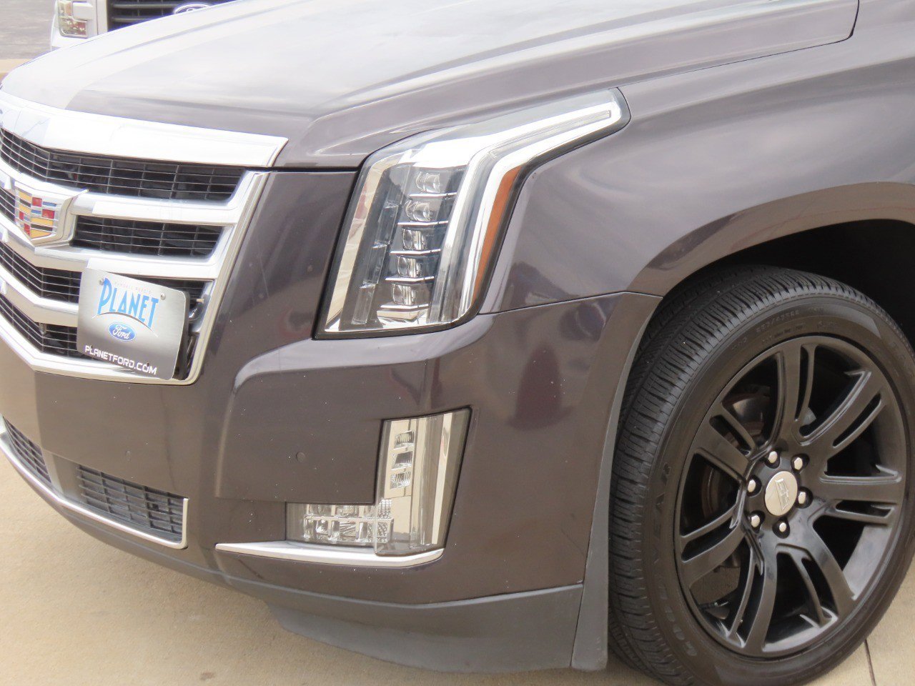 Used 2015 Cadillac Escalade Premium AWD/4WD image 3