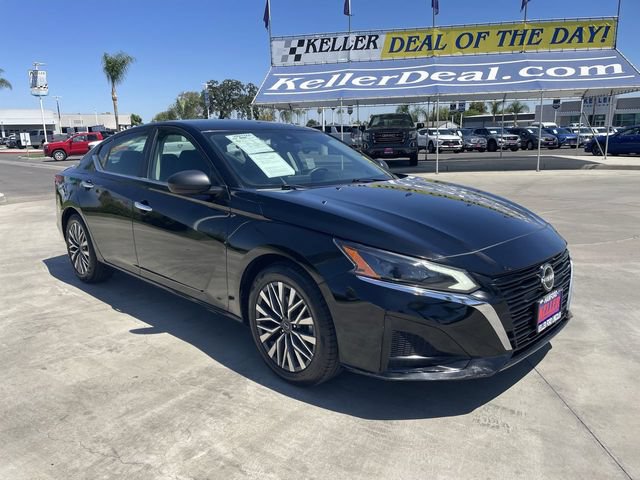 Used 2024 Nissan Altima 2.5 SV FWD image 2