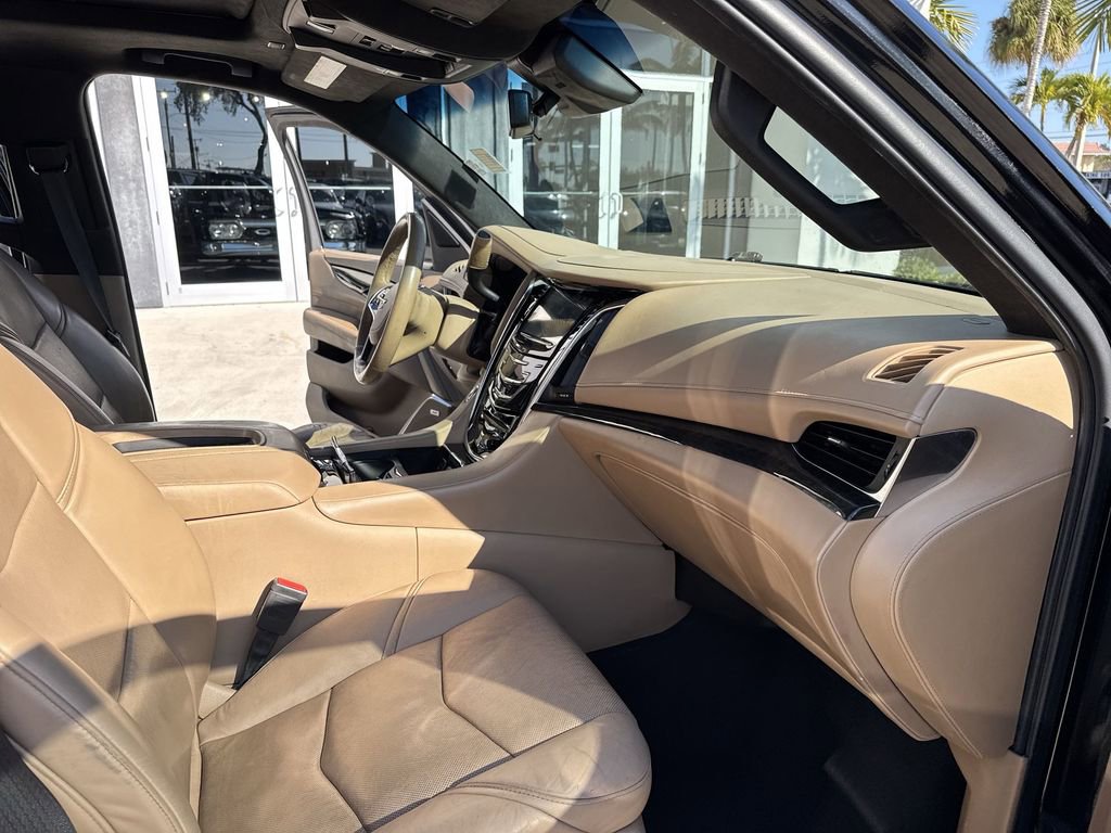 Used 2019 Cadillac Escalade Platinum w/ Escalade Sport Edition image 32