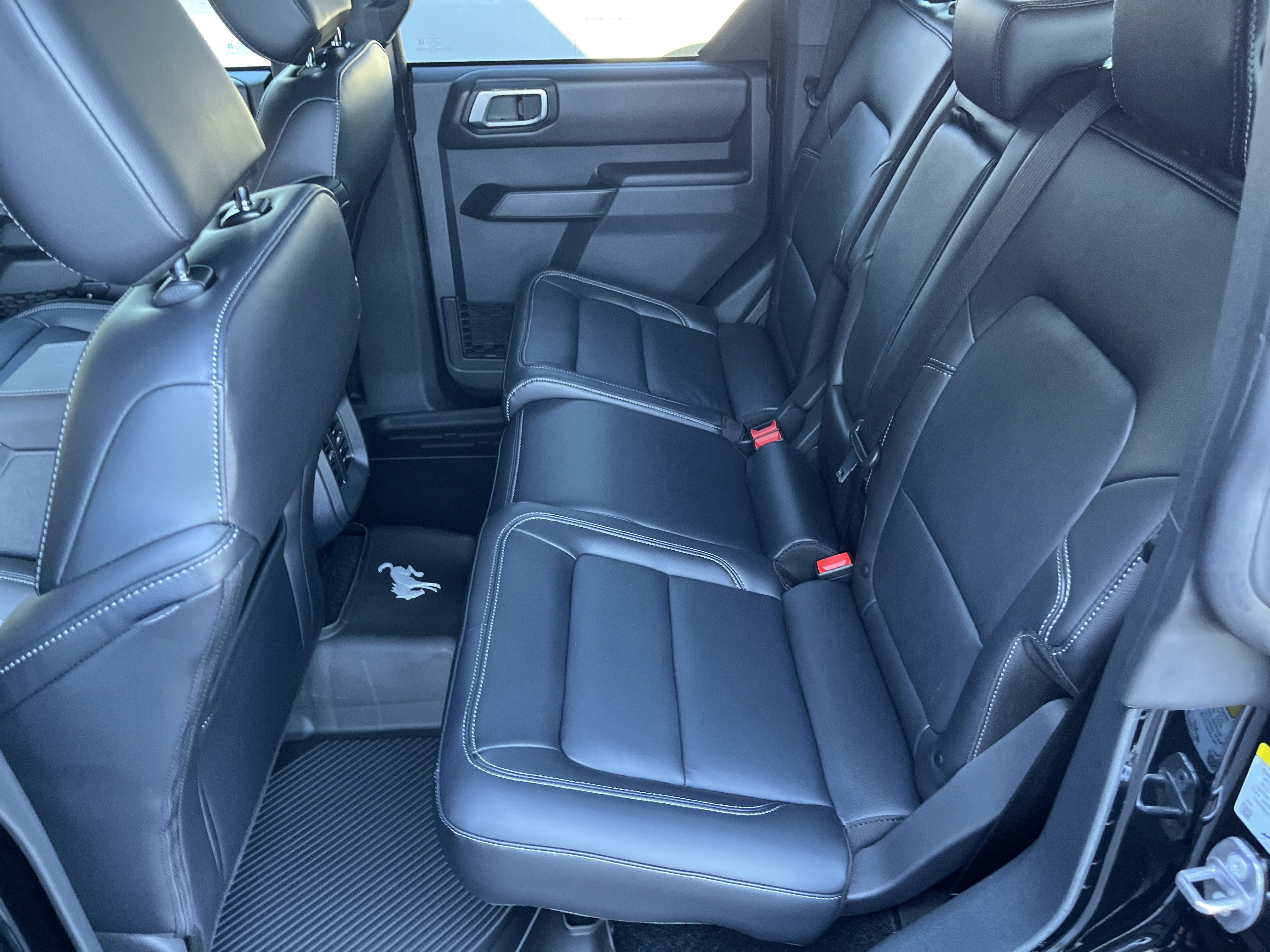 New 2026 Ford Bronco Outer Banks w/ Black Appearance Package AWD/4WD image 13
