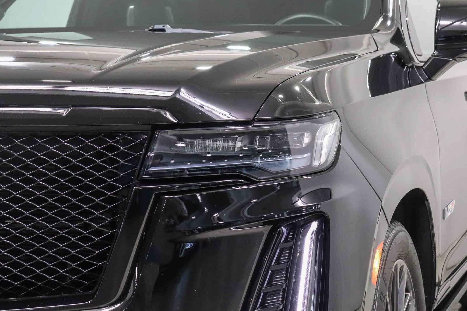 Used 2023 Cadillac Escalade V w/ LPO, ONYX Package AWD/4WD image 7