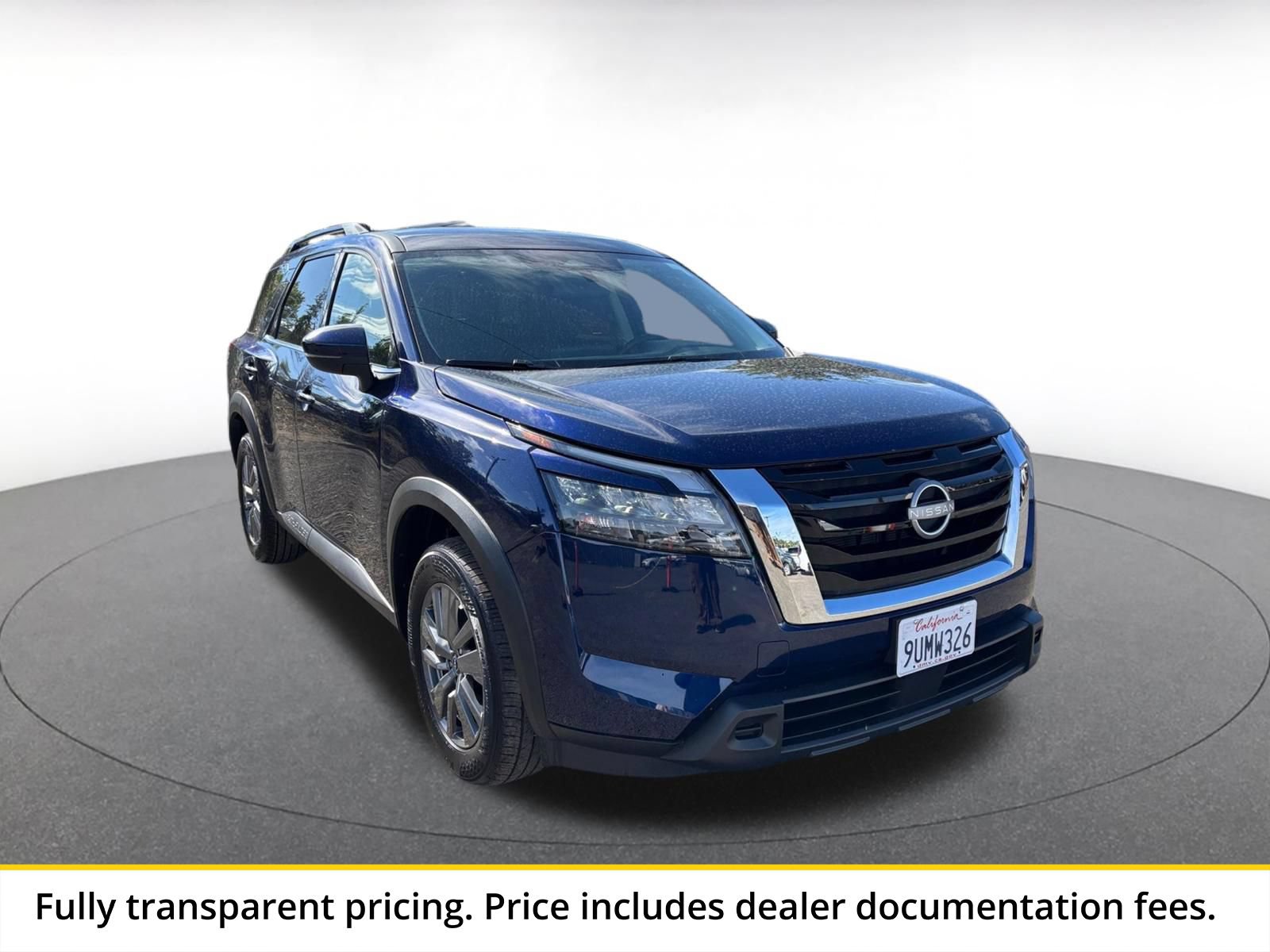 Used 2025 Nissan Pathfinder SV FWD image 1