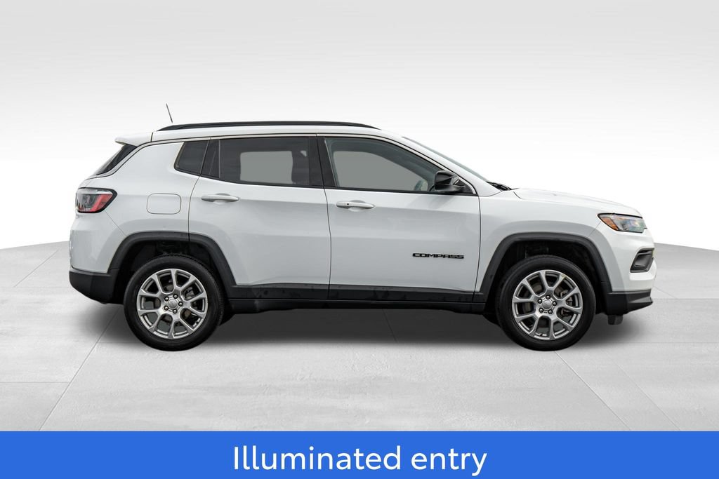 Used 2023 Jeep Compass Latitude AWD/4WD image 8