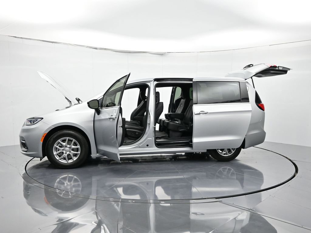 New 2026 Chrysler Pacifica Select FWD image 28