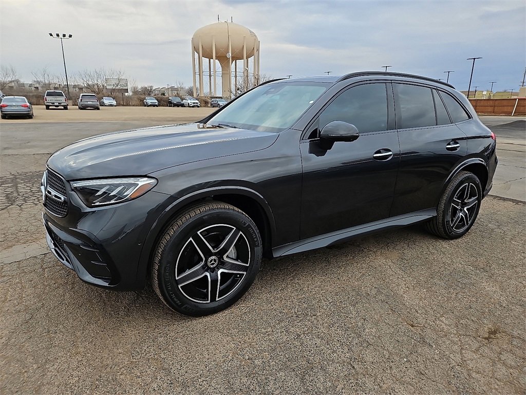 Used 2024 Mercedes-Benz GLC 300 4MATIC image 2