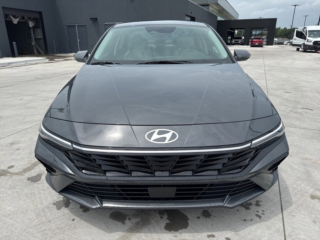 New 2025 Hyundai Elantra Limited image 2
