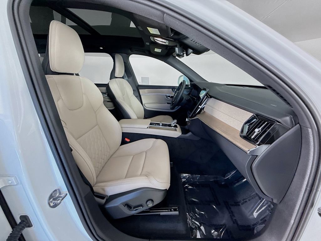 Certified 2026 Volvo XC90 B6 Plus w/ Protection Package Premier image 31