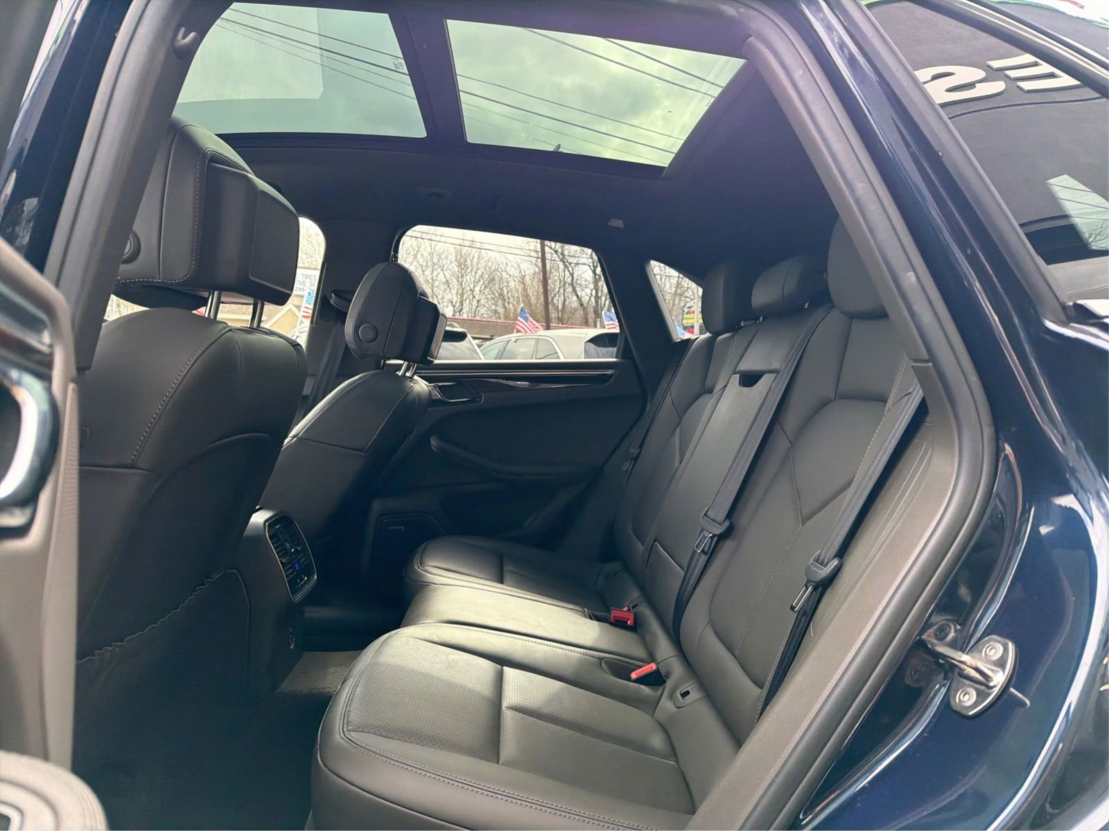 Used 2017 Porsche Macan S image 10