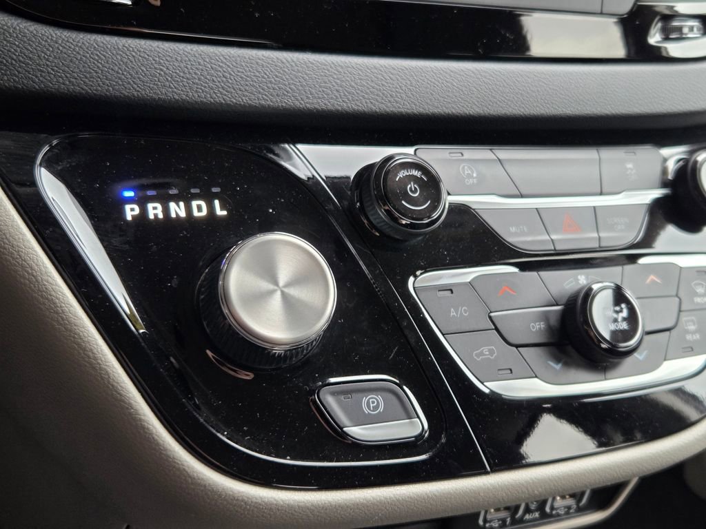 Used 2023 Chrysler Voyager LX FWD image 8