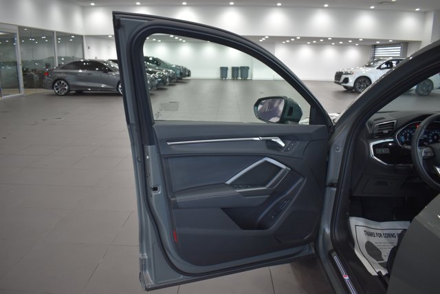 Used 2025 Audi Q3 2.0T Premium w/ Convenience Package AWD/4WD image 9