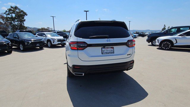 Used 2025 Honda Pilot Sport image 7