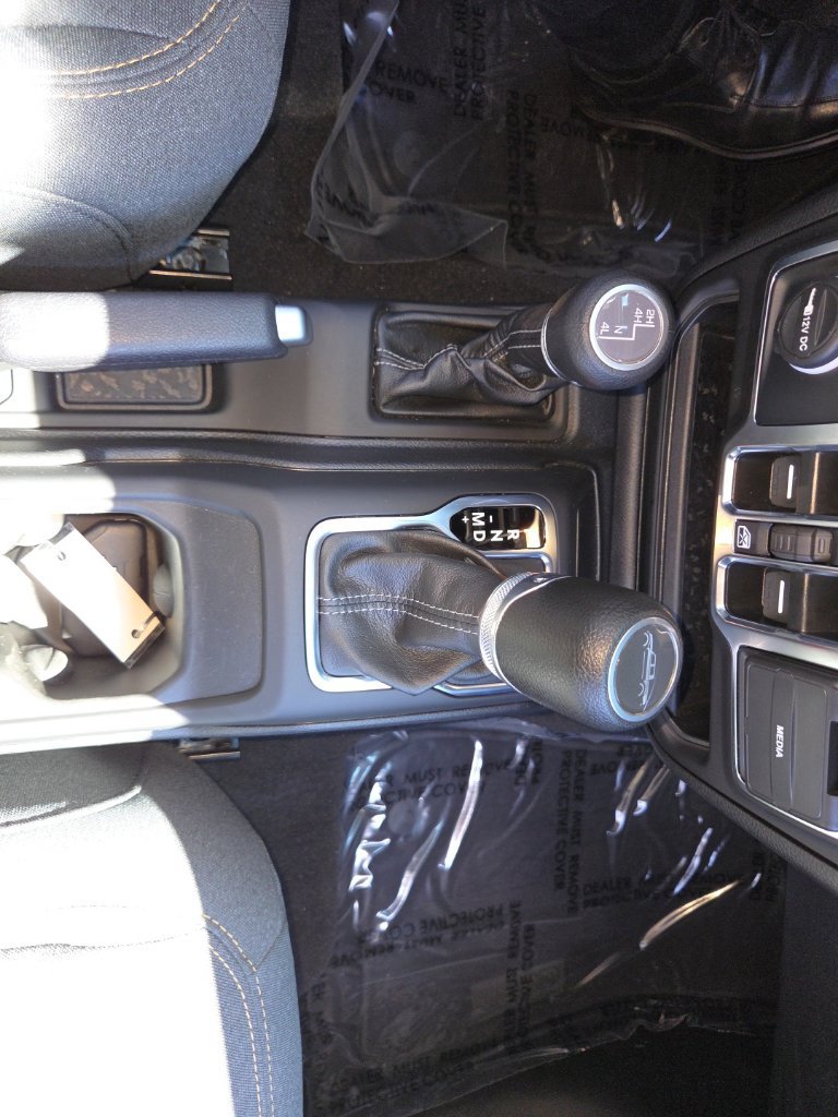 Certified 2025 Jeep Gladiator Sport AWD/4WD image 18