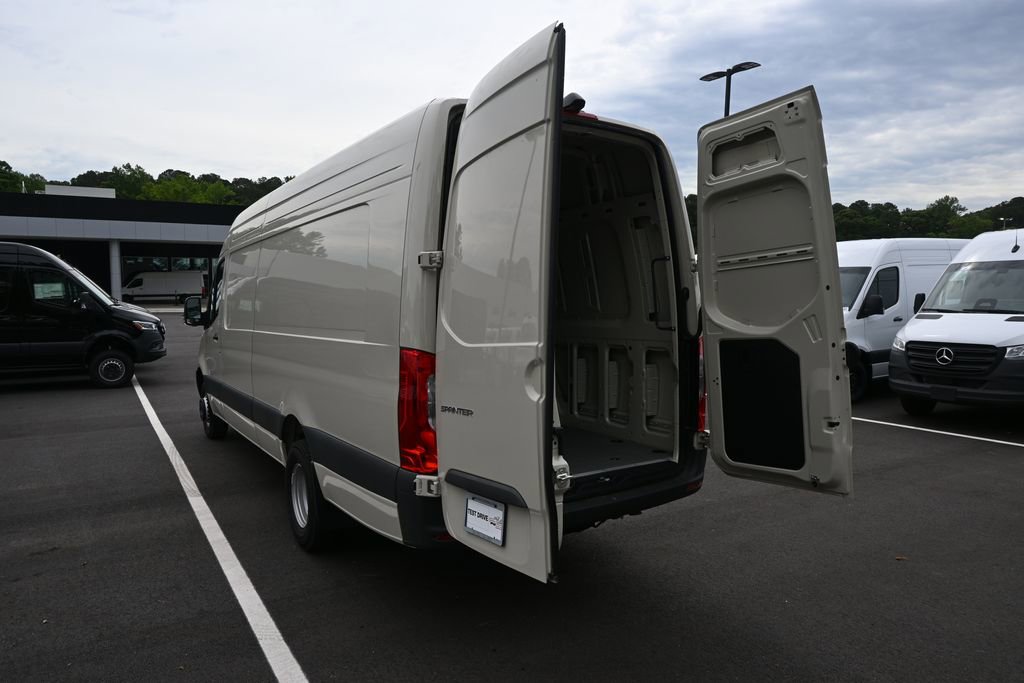 Used 2025 Mercedes-Benz Sprinter 3500 image 27
