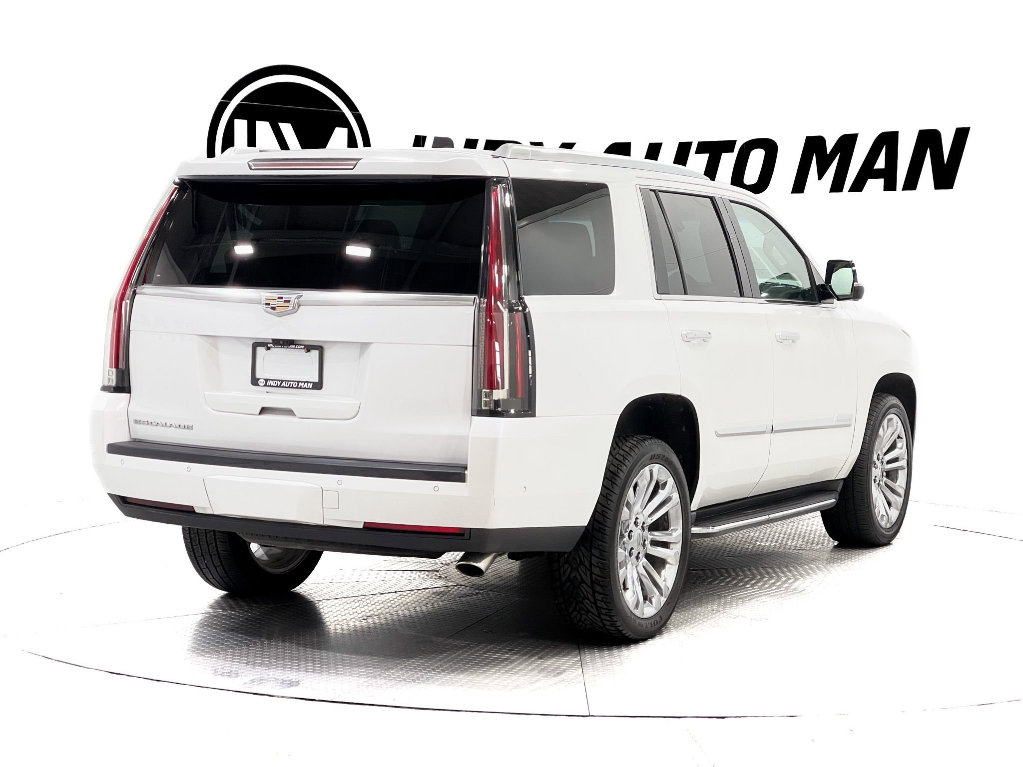 Used 2018 Cadillac Escalade Luxury w/ LPO, Radiant Package image 4