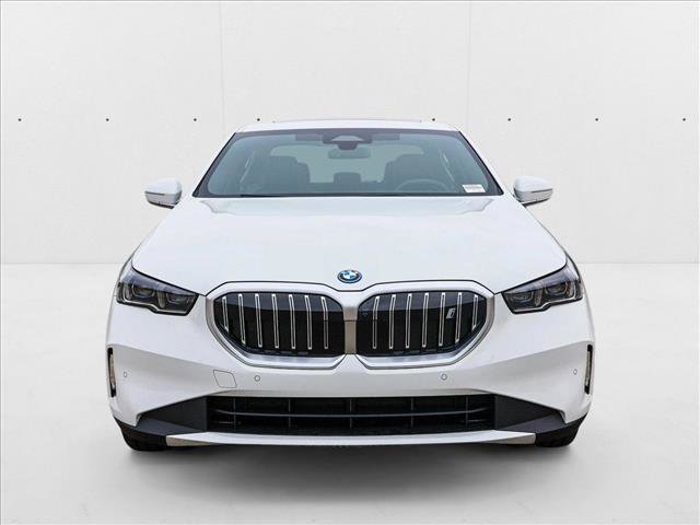 Used 2025 BMW i5 xDrive40 w/ Premium Package image 2