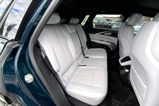Used 2024 Cadillac Lyriq Luxury AWD/4WD image 27