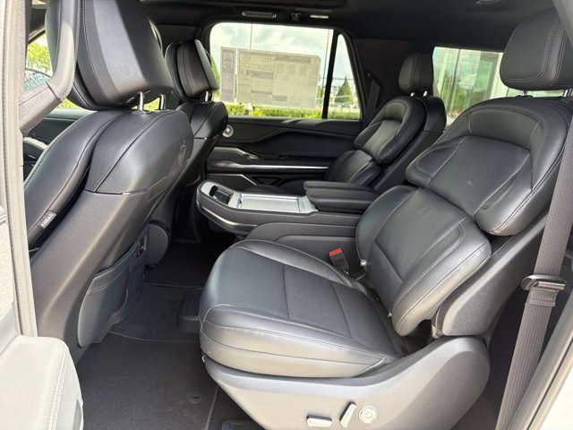 New 2026 Lincoln Navigator L Reserve w/ Jet Appearance Package AWD/4WD image 15