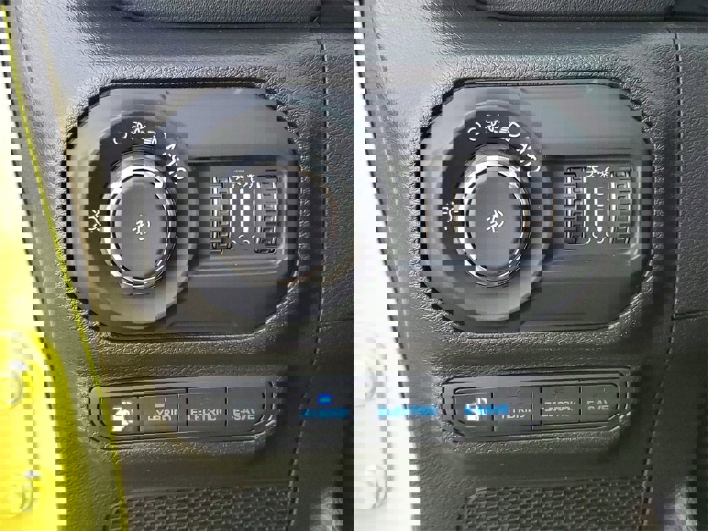 Used 2022 Jeep Wrangler Unlimited Sahara image 22