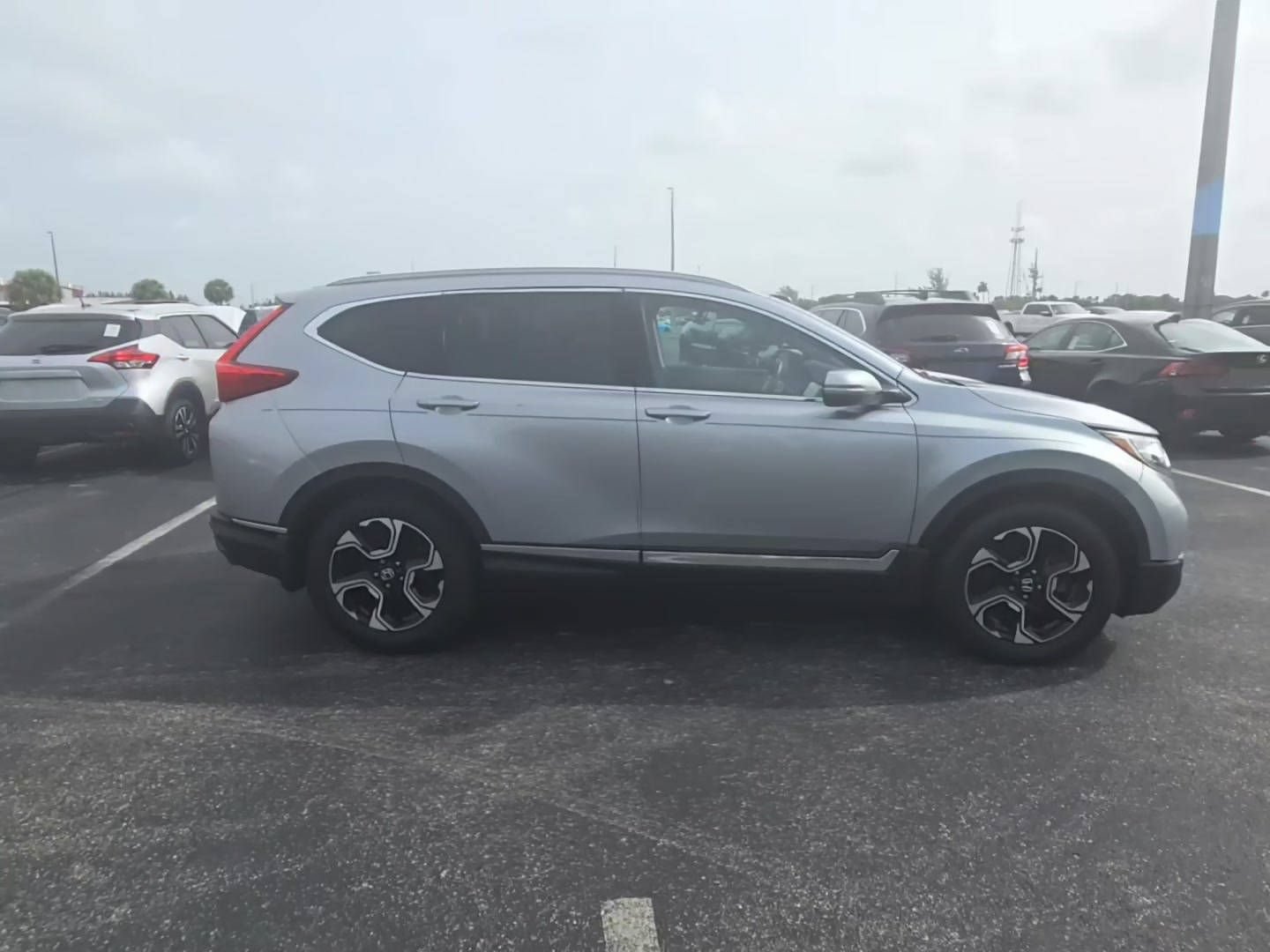 Used 2018 Honda CR-V Touring image 3