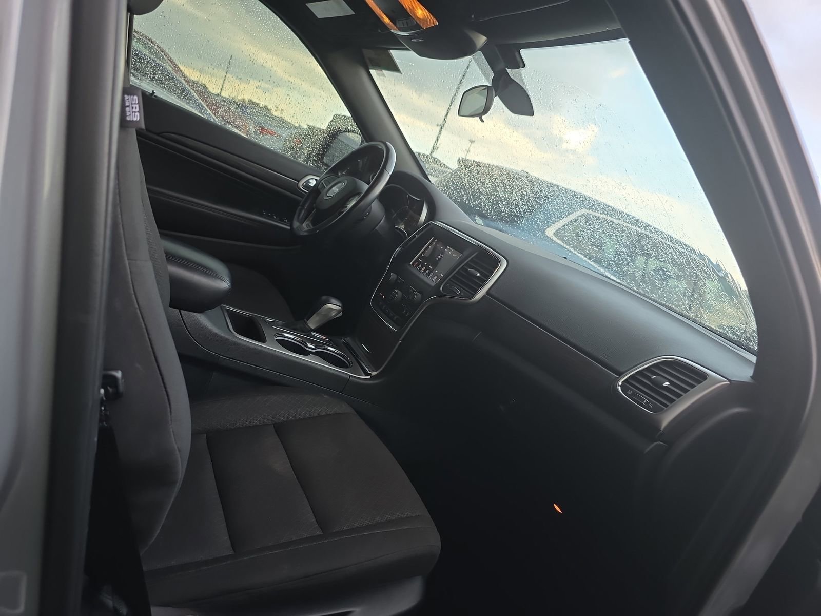 Used 2019 Jeep Grand Cherokee Laredo image 17