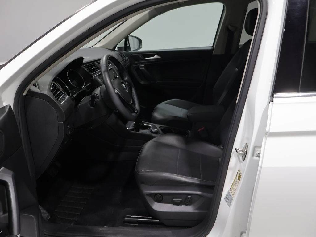 Used 2020 Volkswagen Tiguan SE AWD/4WD image 9