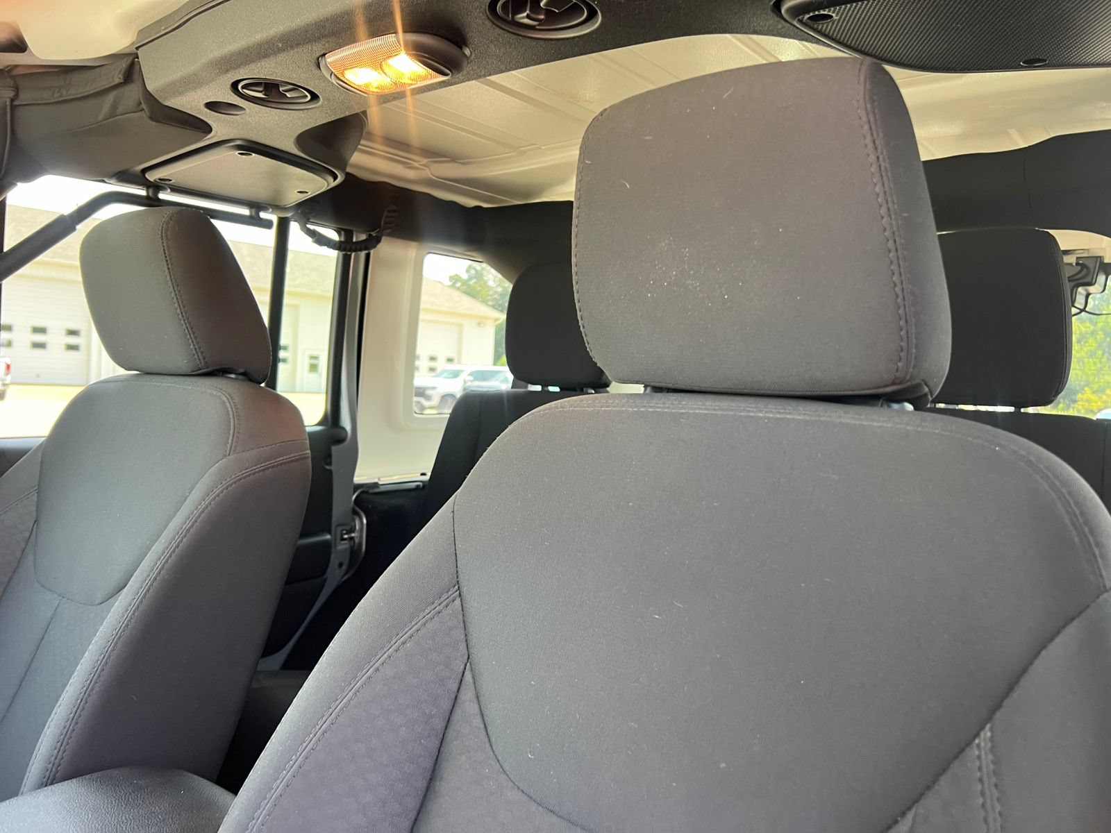 Used 2018 Jeep Wrangler Unlimited Sport AWD/4WD image 13